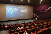 全国首发！巨幕下的电商大会~~